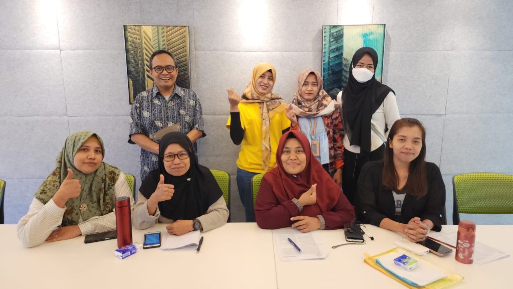Dedy Kristanto dan teman-teman PMI dalam Pelatihan Financial Literacy bagi Pekerja Domestik Migran Indonesia. Foto : Dokpri